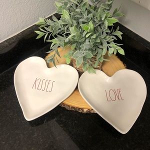 NWT Rae Dunn Valentine’s KISSES & LOVE Plates